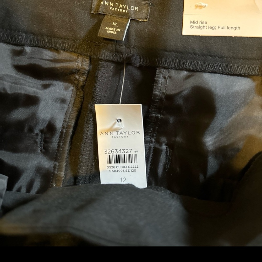 Women’s Pants - Picture 3 of 3